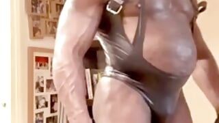 Culturista fetiche muscular flex show