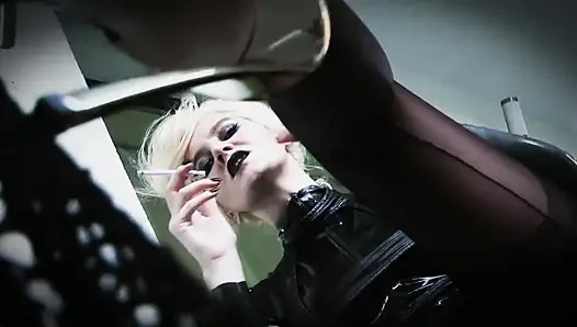 Örümcek ağımın içinde mahsur kaldım