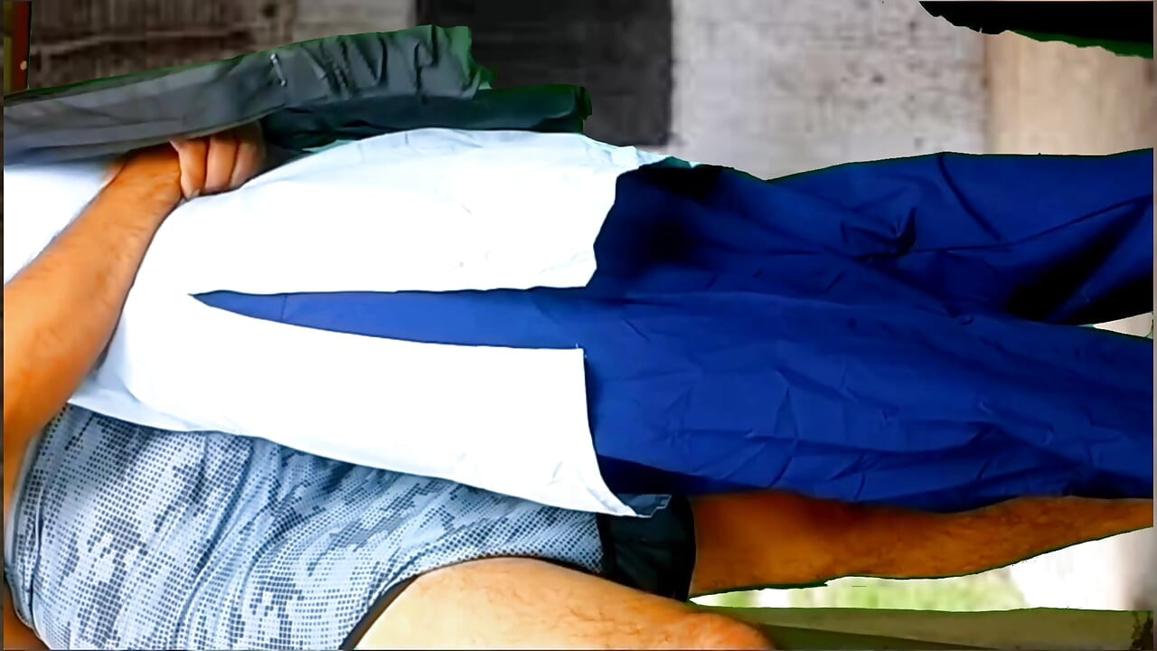 Fată sexy care încearcă să facă sex în clasă se fute tare