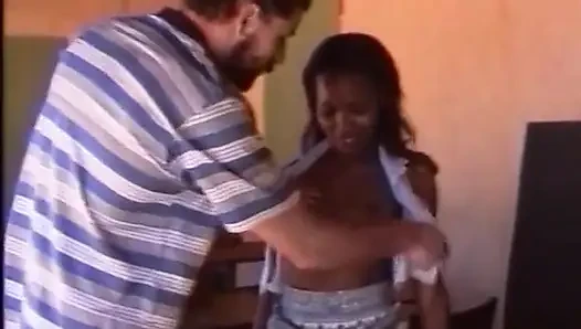 Büyük götlü zenci hatun göt deliğine sikiliyor
