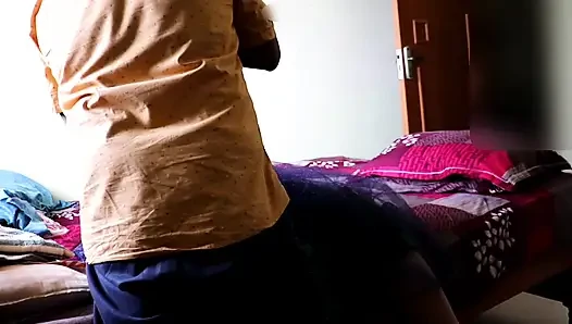 Ibu-ibu seksi asal southindian dengan penutup mata dikelabui sama suaminya dan dientot gaya doggy habis-habisan sama temannya sendiri