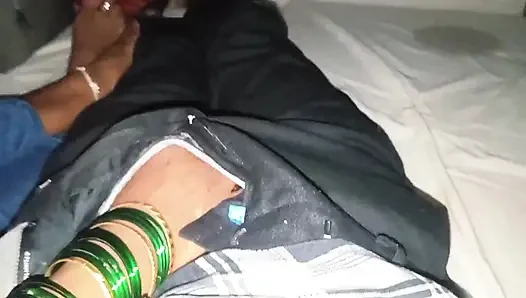 Blowjob berisiko di bus AC. Desi Priti Bhabhi Panas.