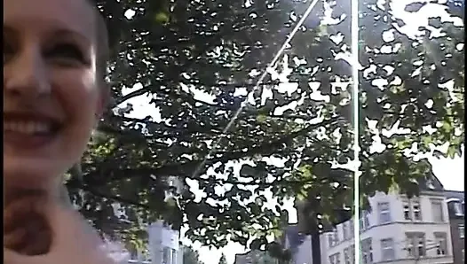 Симпатичная тинка обожает член больше, чем должна