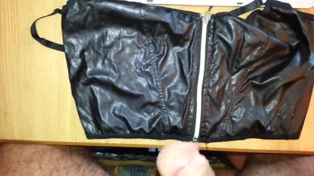 Cum on leathertop