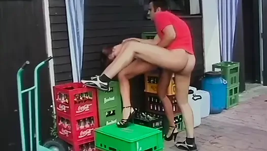 Есть те, кто внутри бара, и те, кто снаружи