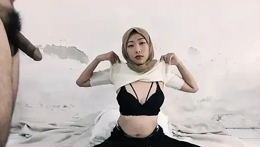 Hijab-gamer malay pinay fickt mit freund beim spielen