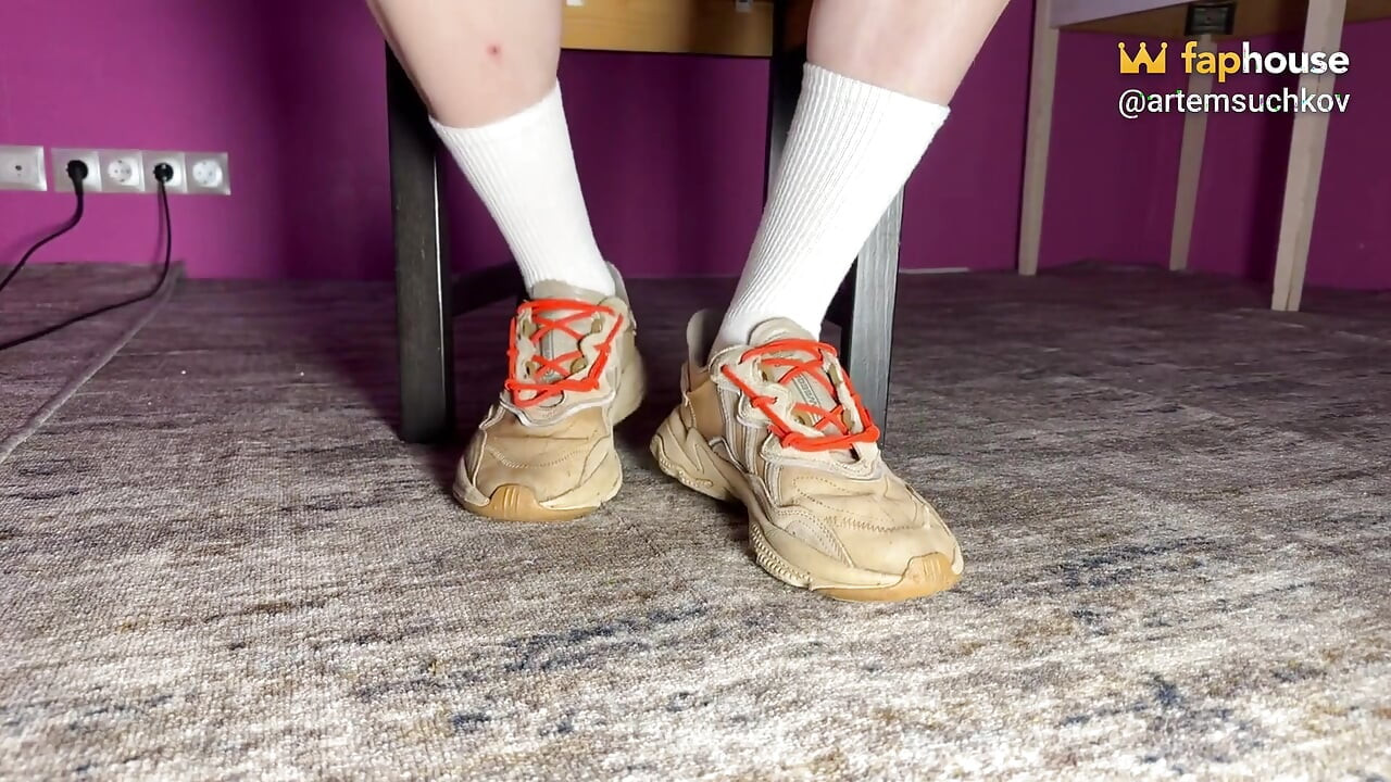 Exclusive: Guy Shows off His Legs and Cums on His Socks.