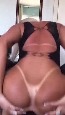 Travesti bronceada