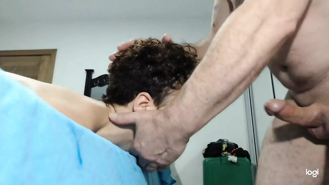 我和我的老邻居给老公戴绿帽，尖叫着强烈的高潮，射在阴户里，深喉。