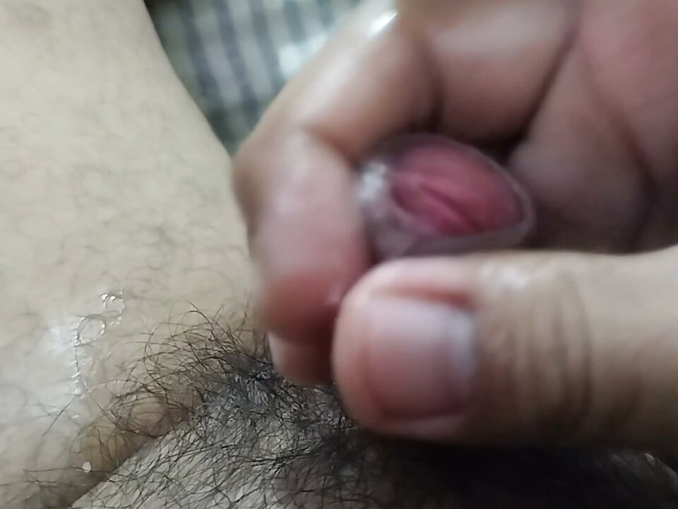 Um vídeo pessoal solo masculino para mulheres que gostam de conteúdo íntimo com um toque natural e autêntico.