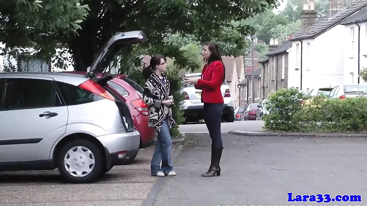 Rijpe Brit vingert opgepikt onschuldige babe