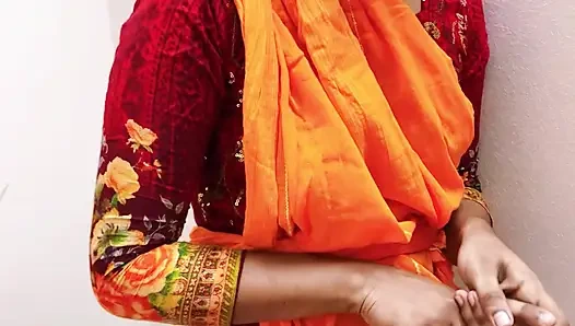 Karısı evde yokken çalışan kız amcığını sikiyor