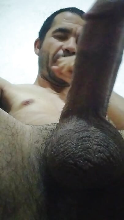 ضربت زبي وأنت تنظر