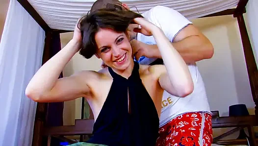 er hat meine strumpfhose zerrissen, damit er mich hart ficken kann