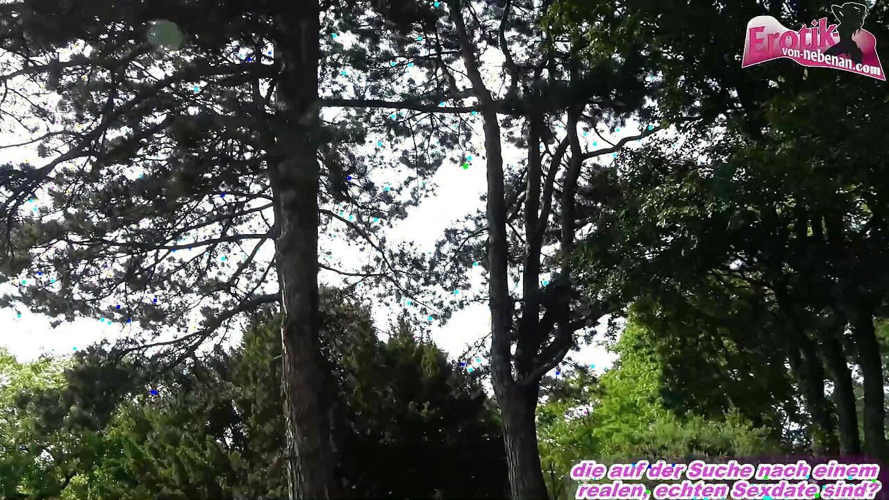 Alemã gordinha amadora chupa pau de homem no parque depois de flertar
