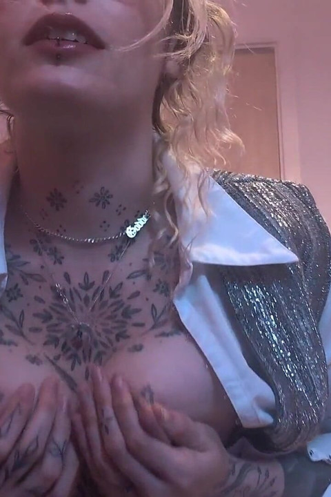 売却を必死に望むセクシーな不動産エージェント