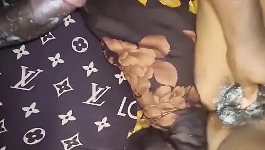 Memek behenol si cewek super hot ini dientot habis-habisan sampai matanya merem melek
