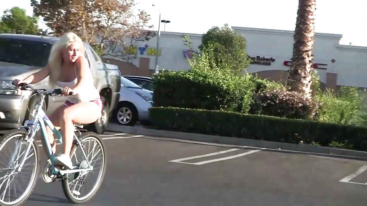 Sammie Spades :"คุณต้องการชิมหีสาวของฉันไหม"