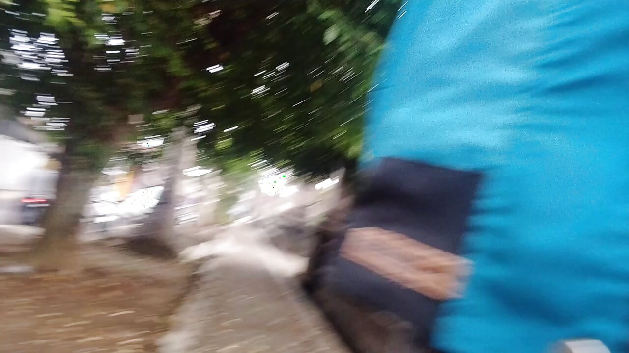 Mastrubasi in a very brutal public place