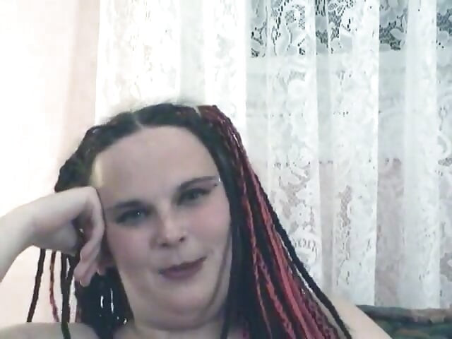 Cycata wytatuowana BBW jedzie kutasa, a następnie zostaje wytryskana