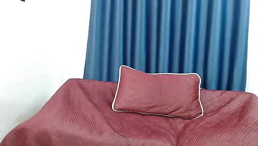 Thaiger spielt mit ihren füßen, macht viel anal und kommt hart