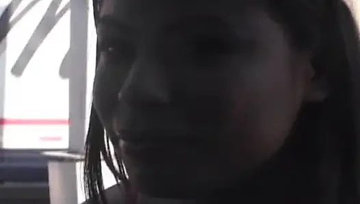 Идеальную французскую милашку трахнули в идеальное лицо