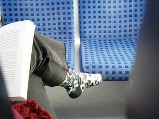 Belles chaussettes dans le train 3