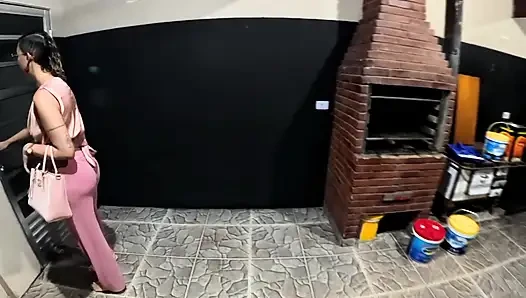 Broker. Bugünlerde ev satmak kolay değil.