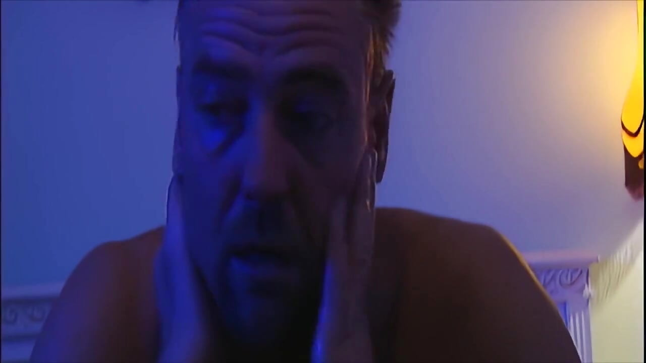 Milf sexy se udă pizda și este futută tare și are parte de ejaculare