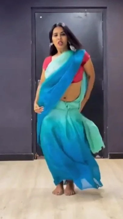 Hot Aunty milf curvy figure ass shake hot dance