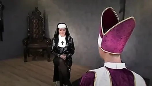 Domina 修女面对牧师