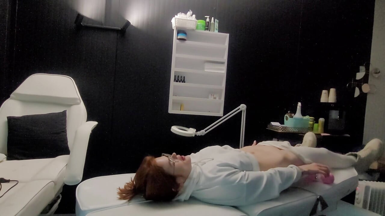 Nakon masaže, maserka je odlučila da se želi malo zabaviti i zamolila klijenticu za pomoć