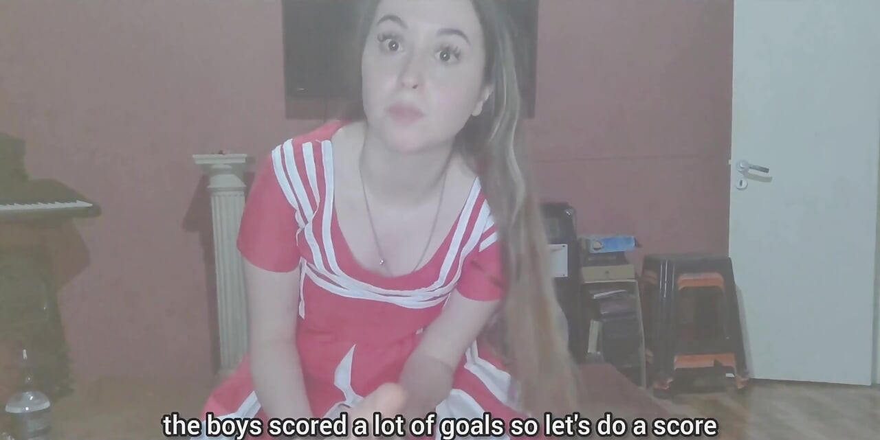 Hot cheerleader masturbates after cheering