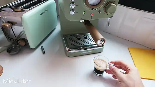 Pantat bahenol bodysuit ini suka banget dientot habis-habisan sama kontol besar