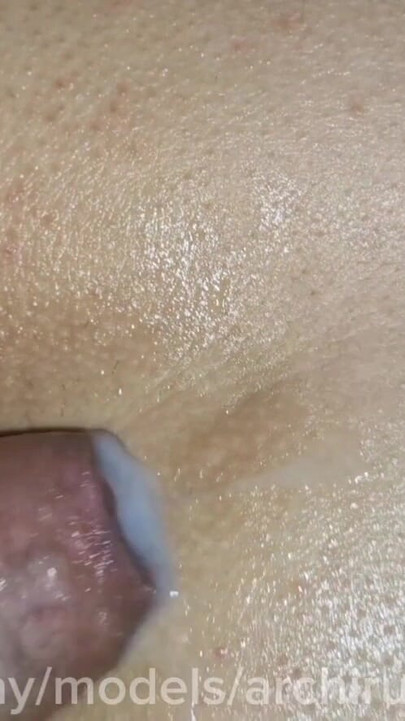 初めて、ビッチが大きくて太いペニスを裸でイカせる! | クリップ 2