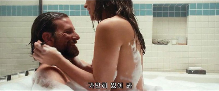 Lady Gaga fa il bagno nuda con Bradley Cooper su ScandalPlanet