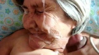 79-letnia babcia ssąca i wytrysk na twarz