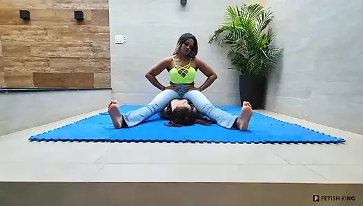 Chest Sitting - Strong Legs and Muscles Lebian Fight Girls