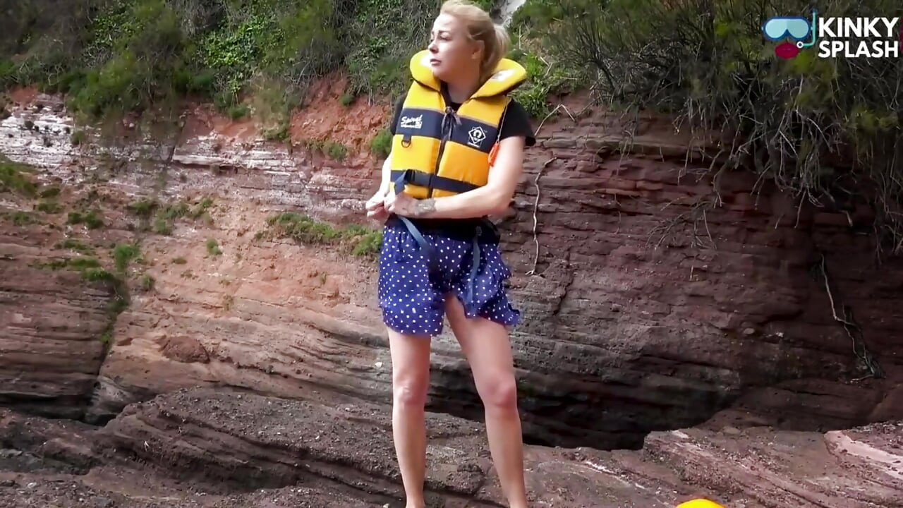 Odabir najseksi jakne za spasavanje u koji će se namokriti