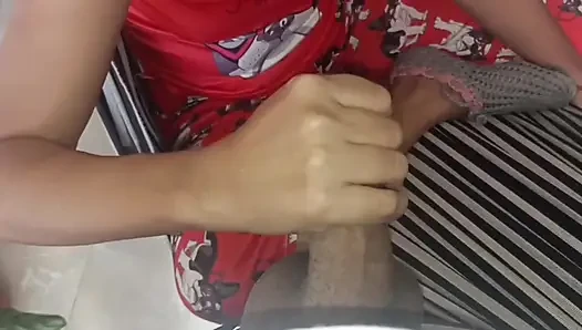 Kalın yarağın beni sürekli arzuyla çıldırtıyor. Ağzıma almamak imkansız.