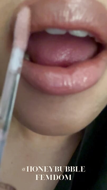 Fetiș nud lipgloss, venerare a buzelor, dominare feminină