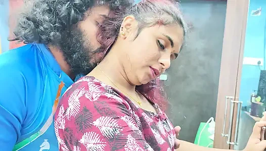 Ateşli çiftin romantik öpücüğü