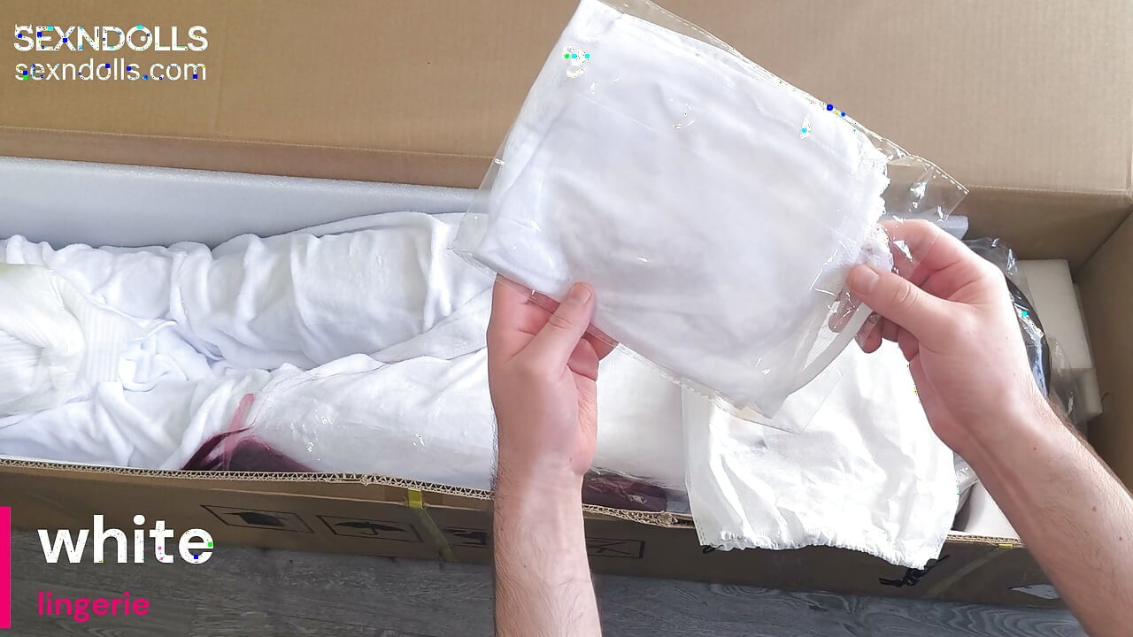 Det är äntligen här! Unboxing asiatisk sexdocka Lina Mei från sexndolls