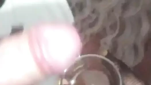 Приходи и дай мне немного горячей спермы для моего кофе