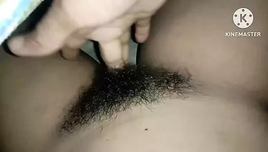 Bhabhi lutschte den penis ihres schwagers.
