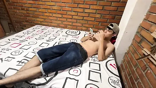 Adik tiri, kenapa kau masuk ke kamarku seperti itu? Aku lagi coli