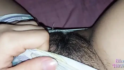 Xxx desi üvey kız kardeşim ziyarete geldiğinde amıyla oynamama izin veriyor yatağıma biniyor