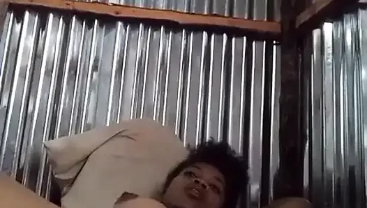 Aku seksi dan aku membelainya