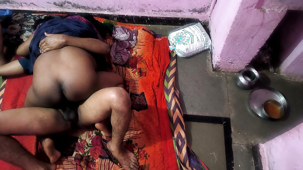 मेरे सौतेले बेटे का दोस्त मेरे घर पर रहता है और मैं अपनी चूत में उसके वीर्य के साथ खत्म होता हूं - Monique Fuentes &Brandon Cruz