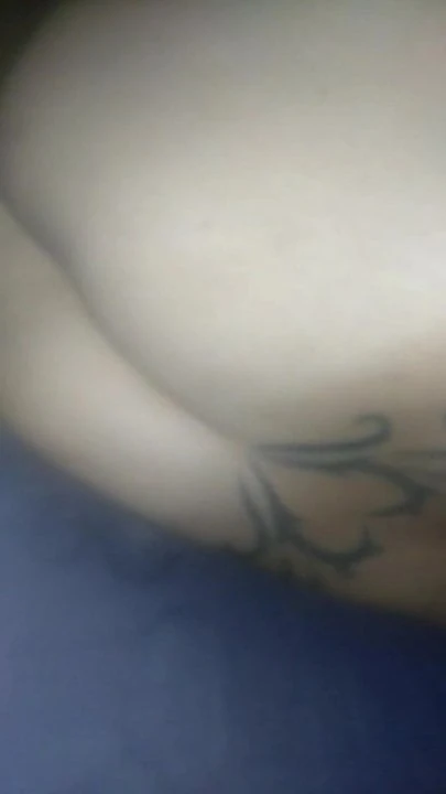Esposa creampied y chupa el resto de mi semen